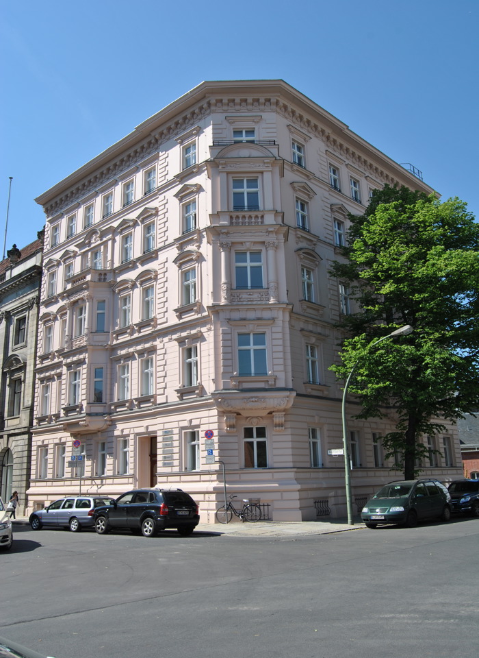 Robert-Koch-Platz 9